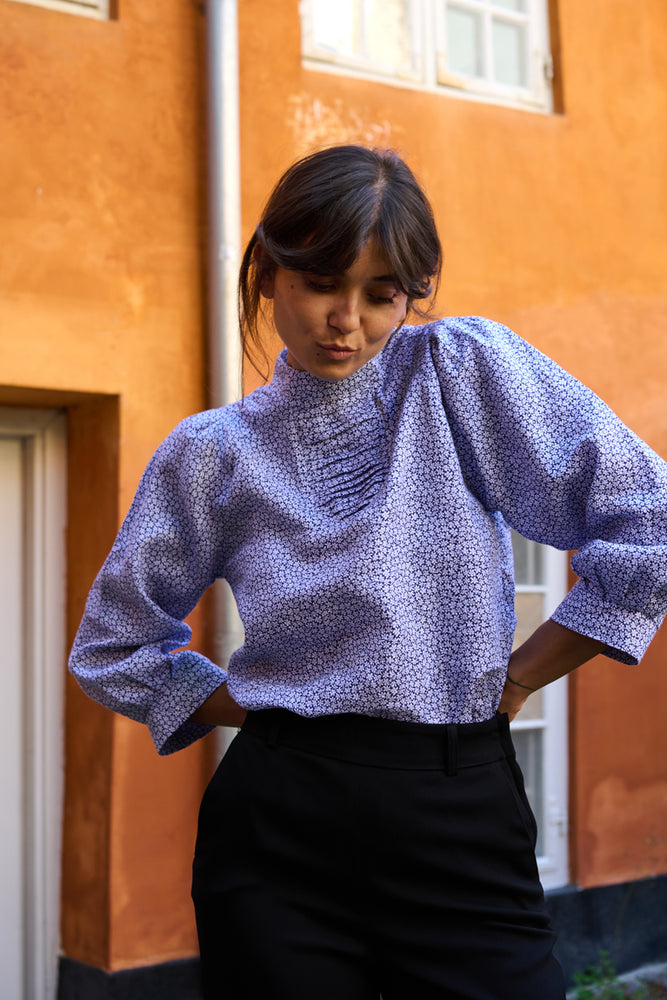 Tolsing Tine Vendeskjorte / Blue Flowers